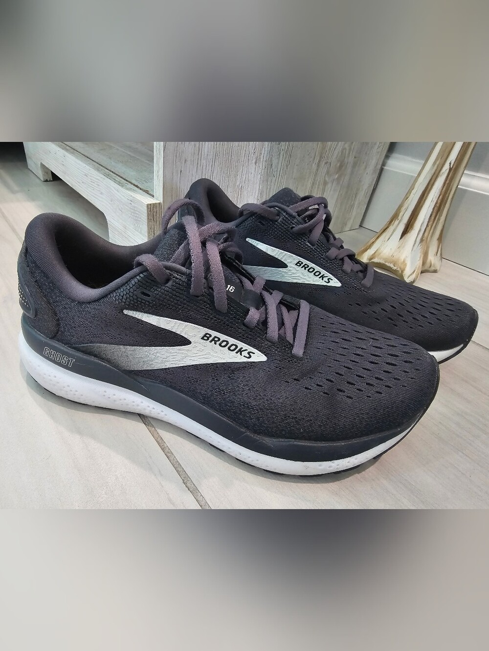 Brooks Ghost 16 Women’s Gray Athletic Running Shoes Sneakers Size 8
